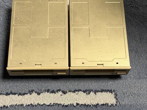 img18: Laufwerke wieder einbauen