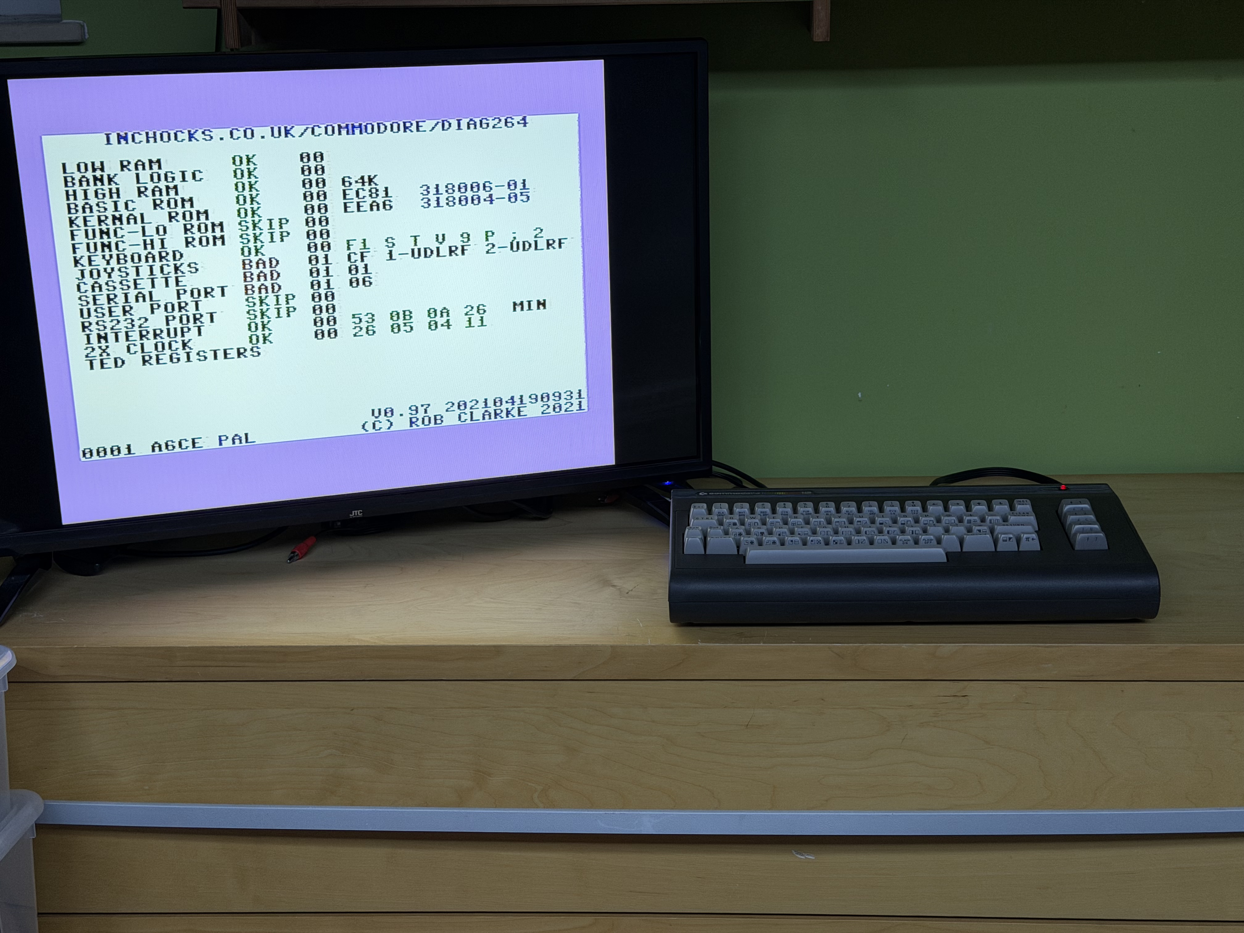 img7: C16 am Monitor (Textprogramm)