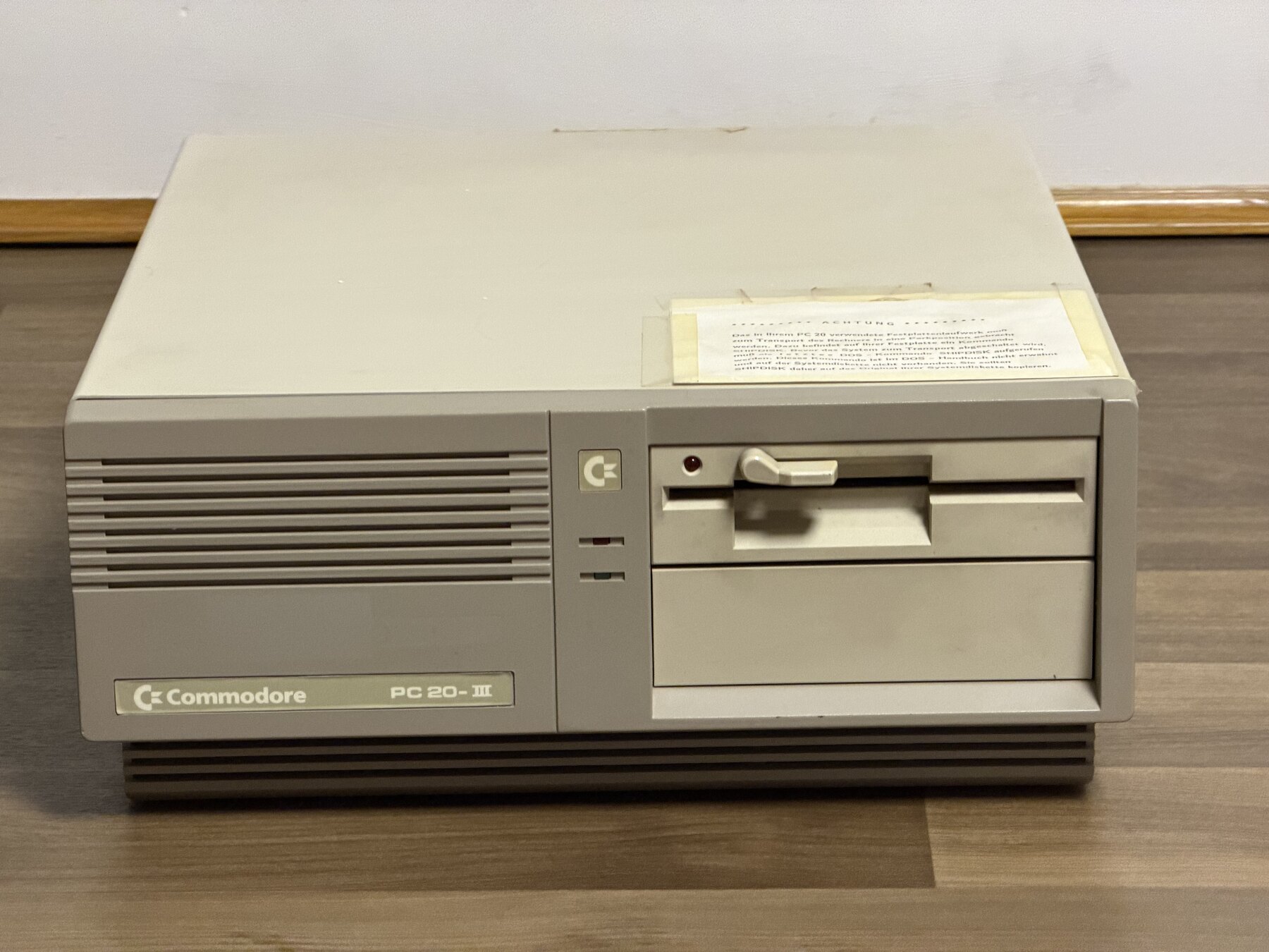 img1: Commodore PC20-III vor der Reparatur