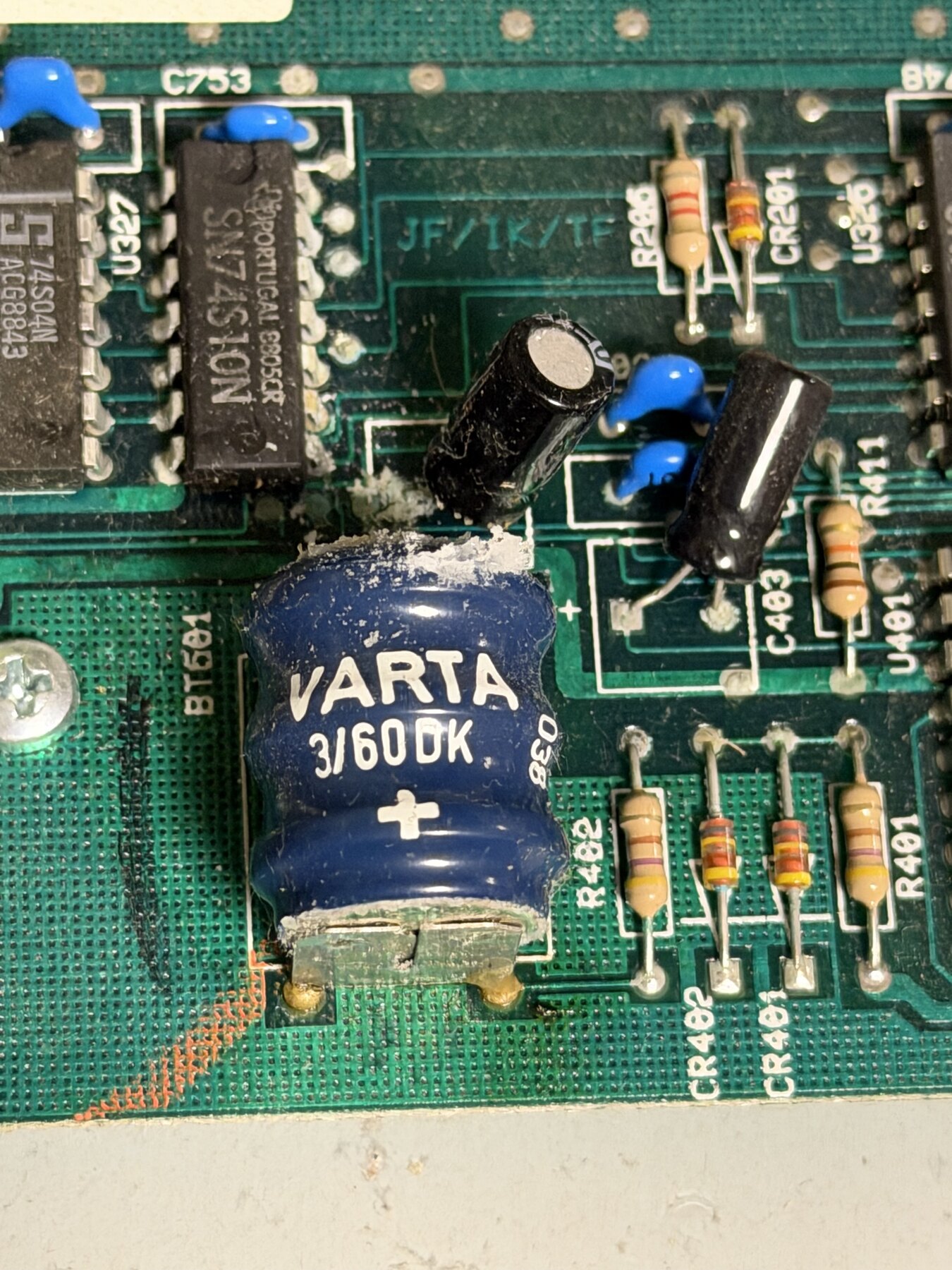 img5: Akkulauge am Varta-Akku und auf der Platine