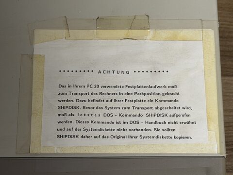 Alter Hinweisaufkleber zum Parken der PC20-Festplatte mit SHIPDISK