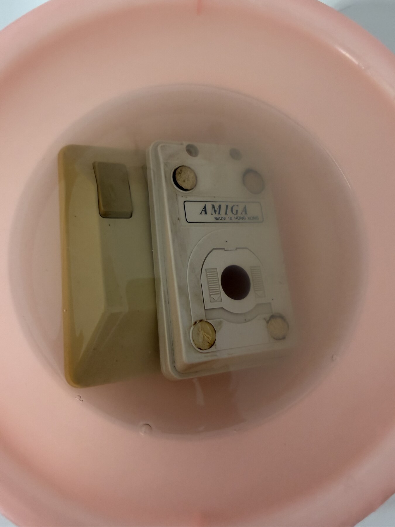 img5: Gehäuse der Amiga Tankmaus im Wasserbad