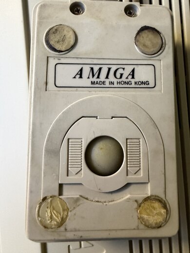 Amiga Tankmaus von unten vor der Reinigung